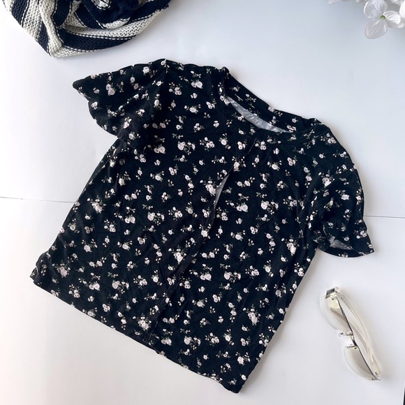 3/$20 Art Class Black Floral Crop Top - Picture 4 of 5